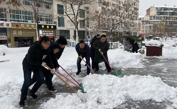 以動(dòng)制“凍”，溫暖護(hù)行——威海產(chǎn)投集團(tuán)開展清雪行動(dòng)